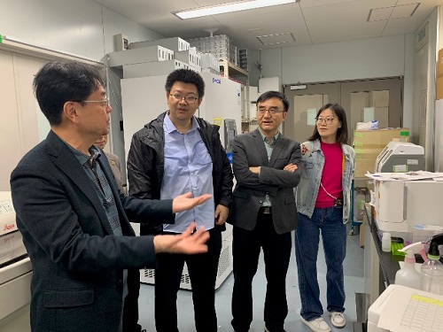 yNovember 2, 2024zResearchers from the Institute of Microbiology, Chinese Academy of Sciences (IMCAS) and China CDC Visit IMSUT